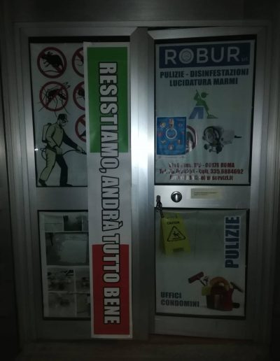 Bacheca informativa dei servizi Robur srl, pubblicità dei servizi di pulizia, disinfestazione e lucidatura marmi.